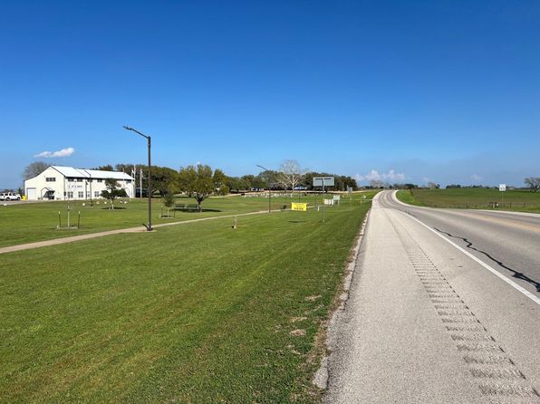 1 Blezinger Rd, New Ulm, TX 78950