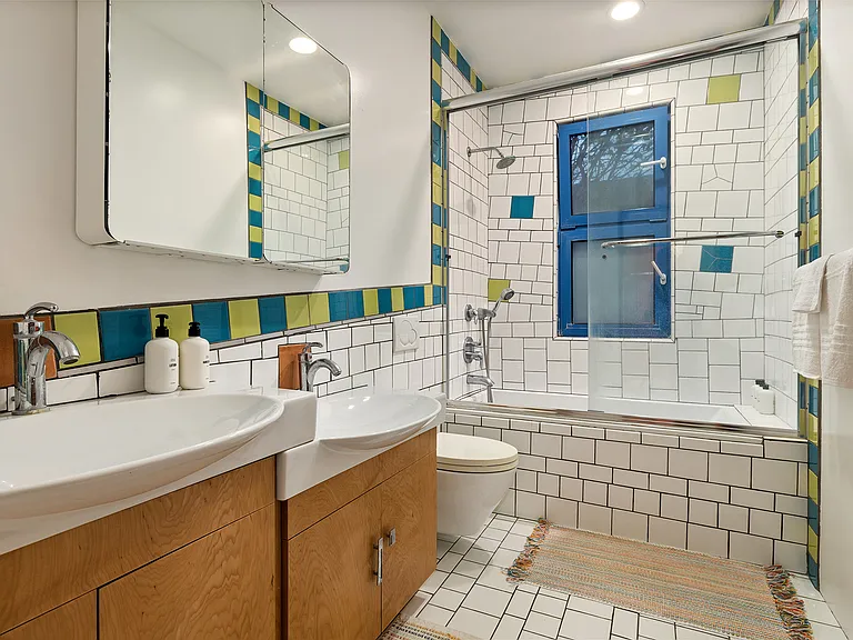 2419 Ocean Ave — Photo 38