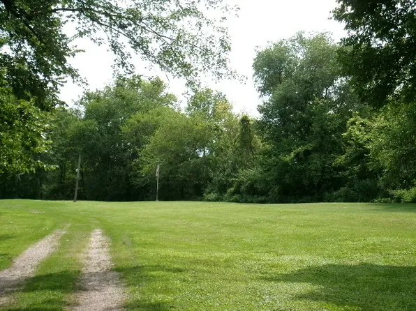 323 E Armour St, Seneca, IL 61360