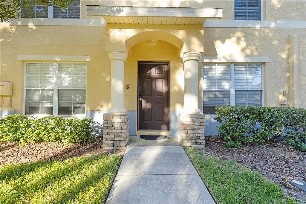 3 bed, 2.5 bath, 1363 sqft, $1,600 — Photo 4