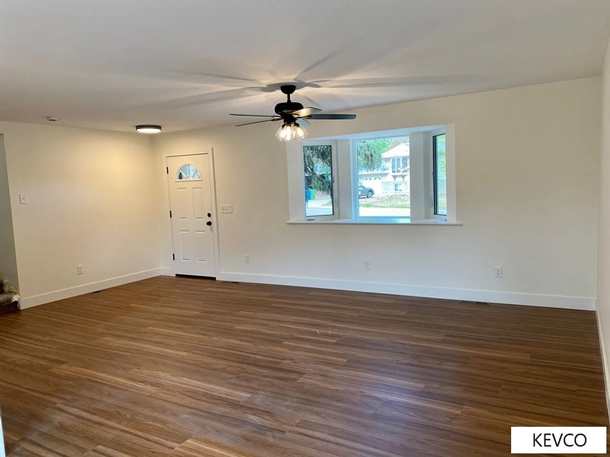 Building Photo - 2401 Evergreen Dr