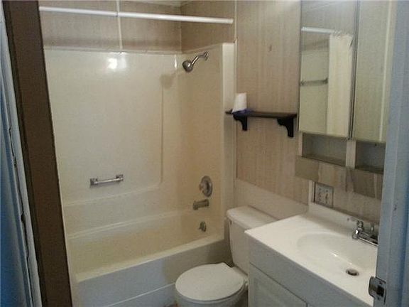 3rd image of 3604 Terrace Dr