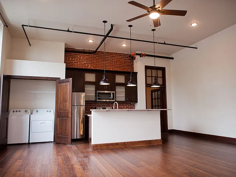 501 W Central St — Photo 10