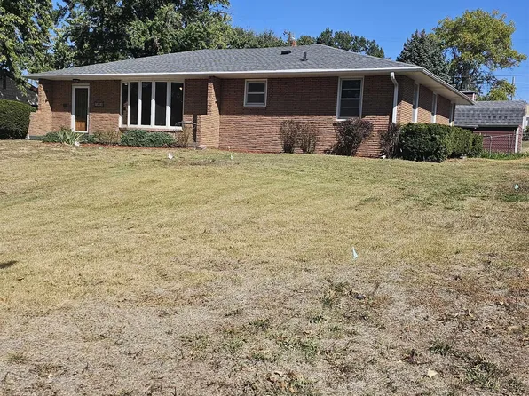 1212 J St, Fairbury, NE 68352