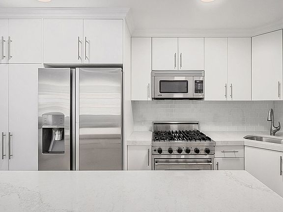 4th image of 340 E 80th St #8Z