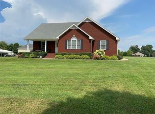 818 Long Creek Rd, Lafayette, TN 37083