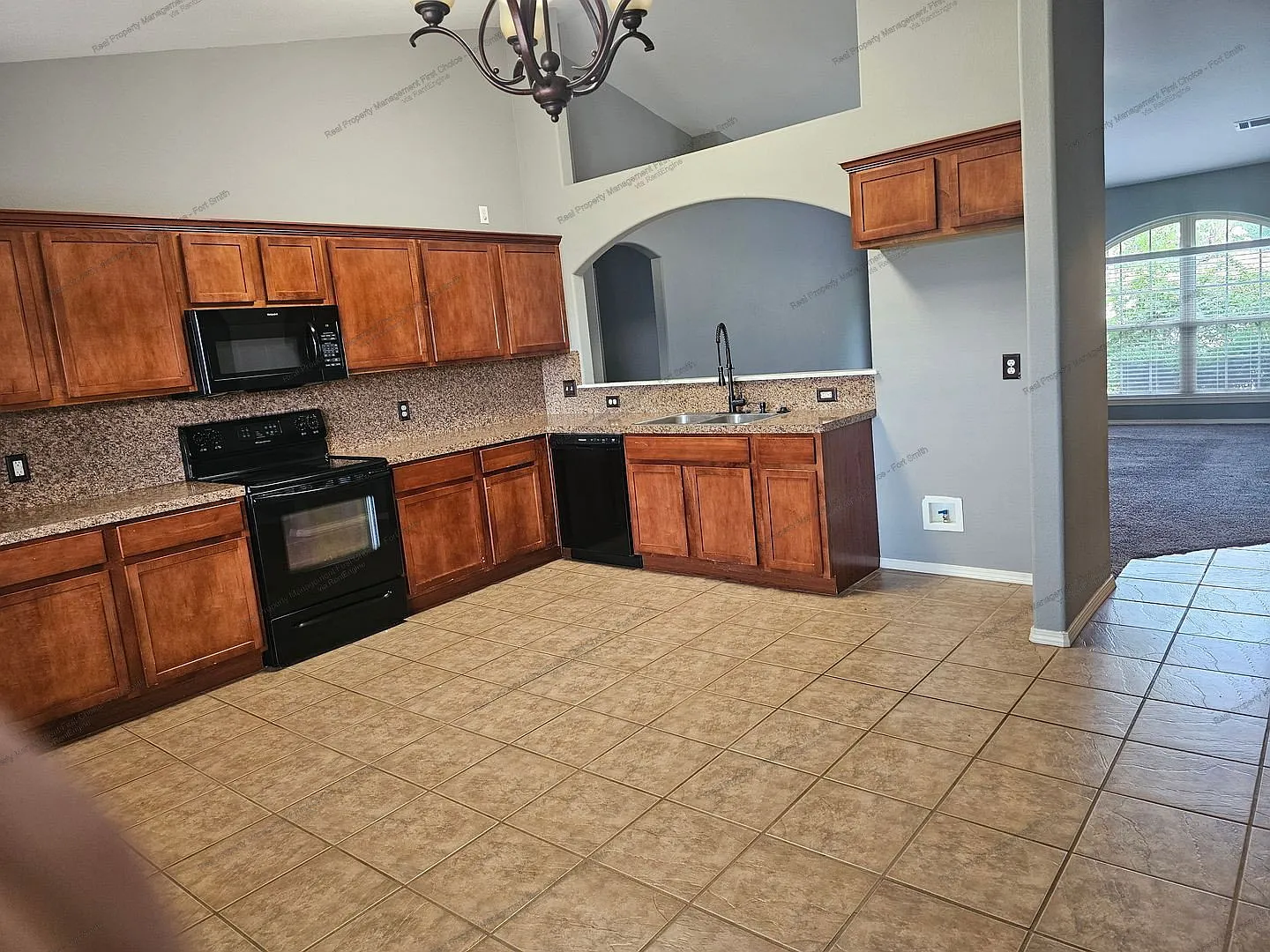 3 bed, 2.0 bath, 1527 sqft, $1,600 — Photo 4