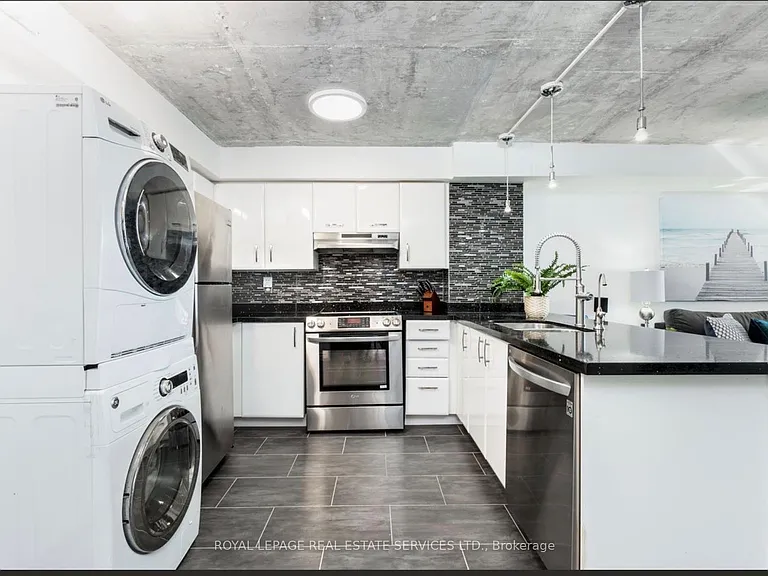 801 King St W #826 — Photo 4