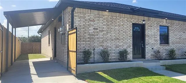 2200 Bartolo St — Photo 3