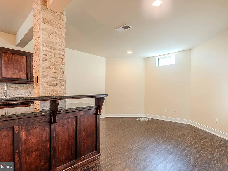 15316 Admiral Baker Cir — Photo 52