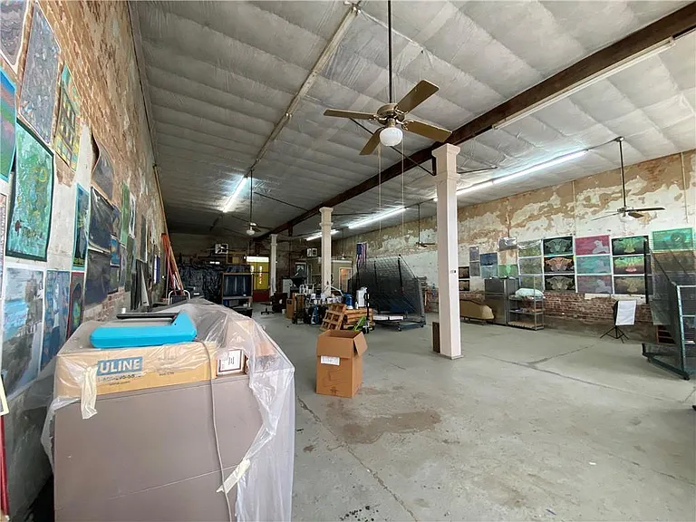 202 N Commerce St — Photo 8