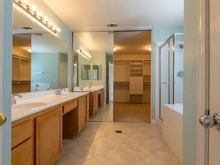 14 Monument Pl — Photo 37