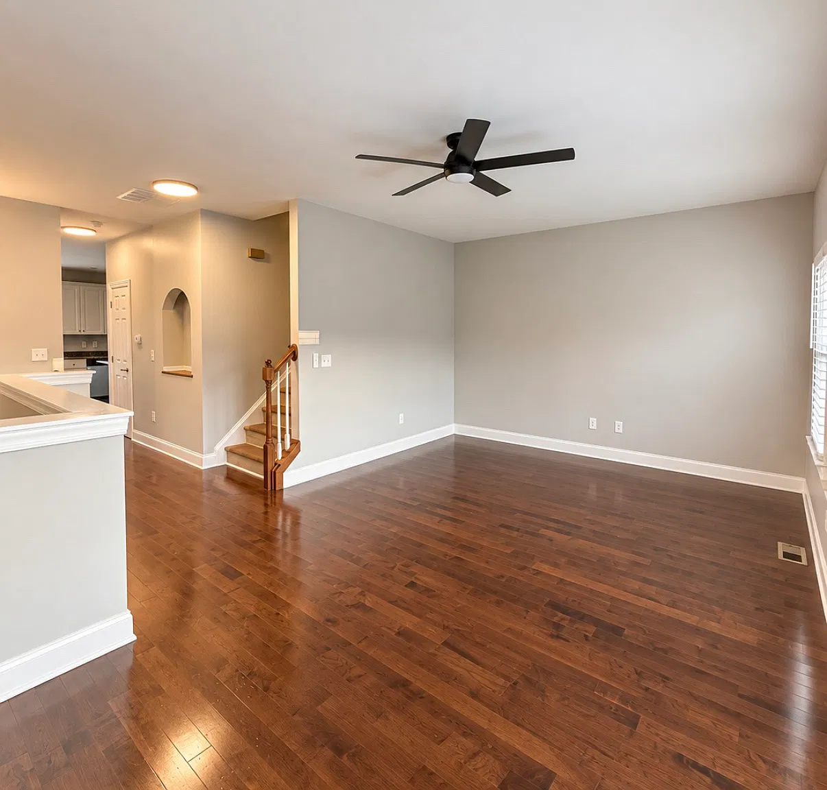 3 bed, 2460 sqft, $2,250 — Photo 4