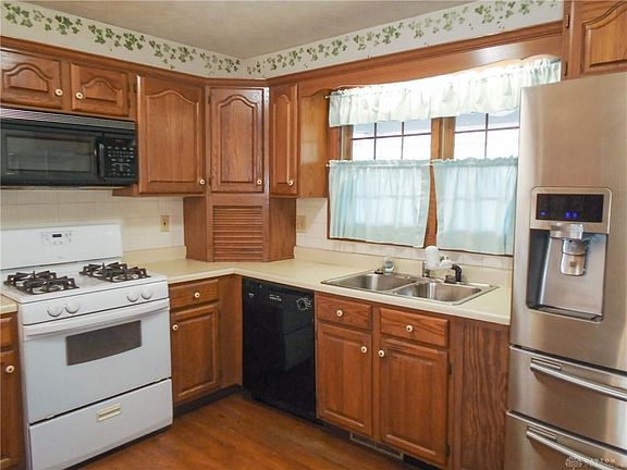 5th image of 200 Echo Valley Dr