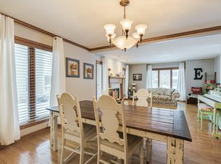 310 W Thornapple Ln, Grafton, WI 53024