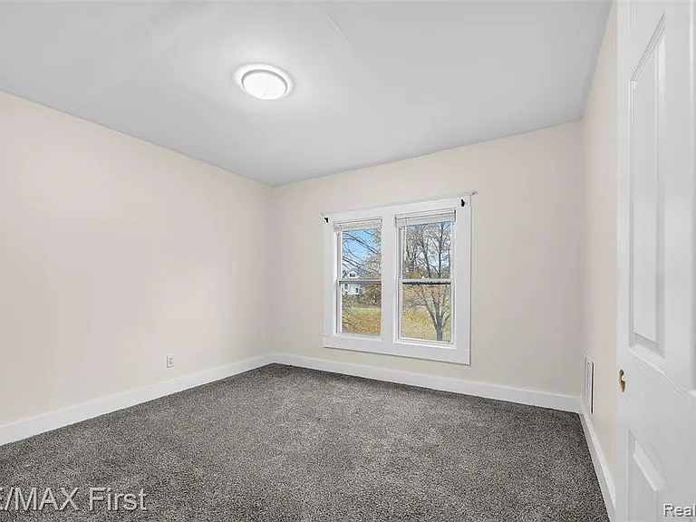 556 Leicester Ct — Photo 18