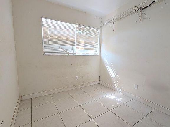 5th image of 490 Tulip Tree Drive