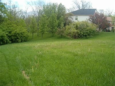 2nd image of 2003 Crest Rd