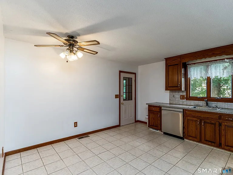 115 Brandegee Ln — Photo 8