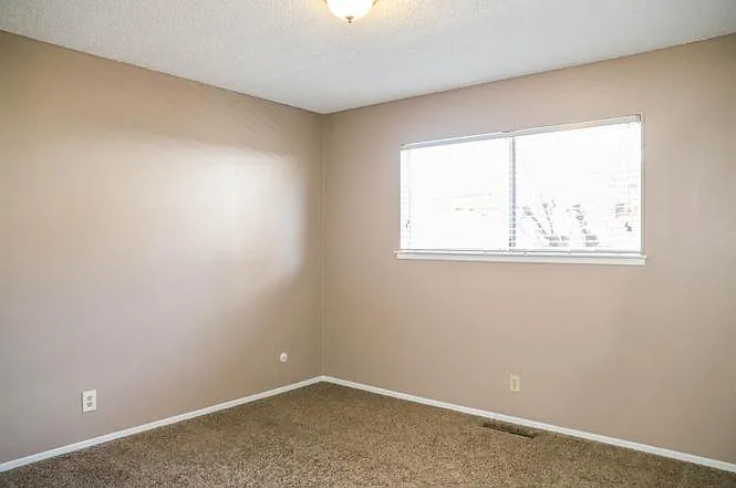 6441 N Augusta St — Photo 10