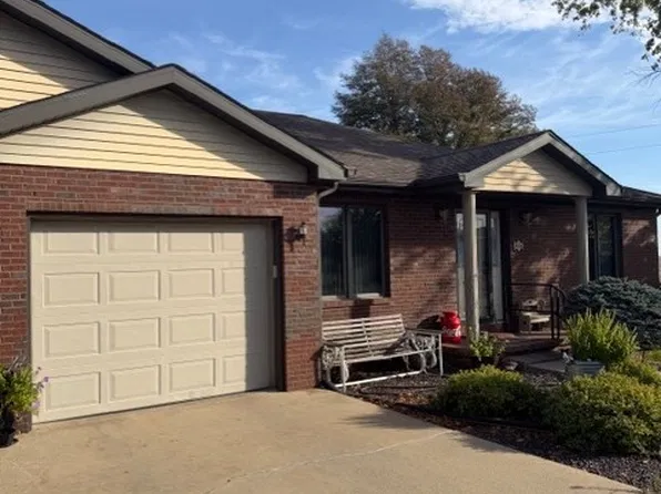 315 E 7th St APT N1, Gridley, IL 61744