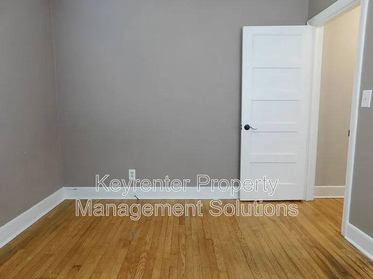 325 James Ave — Photo 22