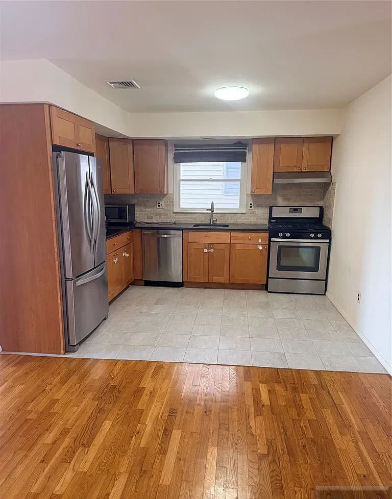 3 bed, 2.5 bath, $3,850 — Photo 3