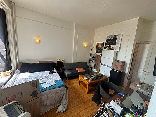 Rented by Delmark Realty LLC | media 4