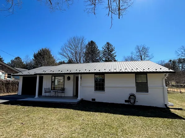 152 Church St, Lewisburg, WV 24901