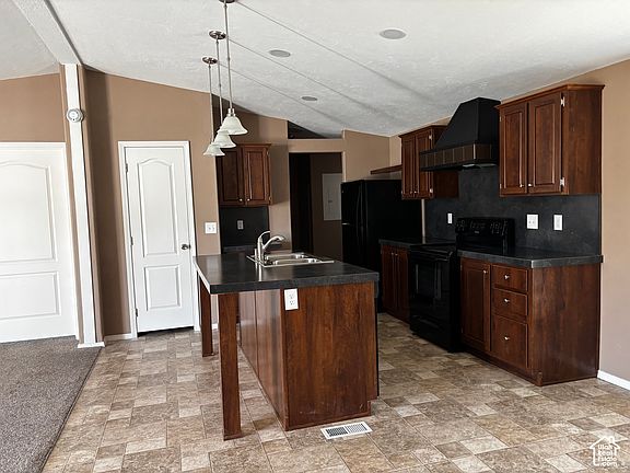3rd image of 1265 N Carbonville Rd