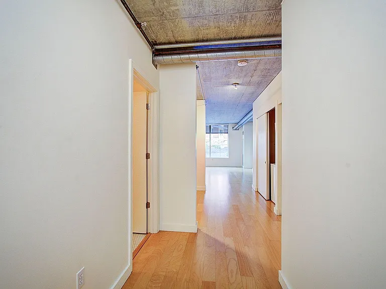 1926 W Burnside St #204 — Photo 14