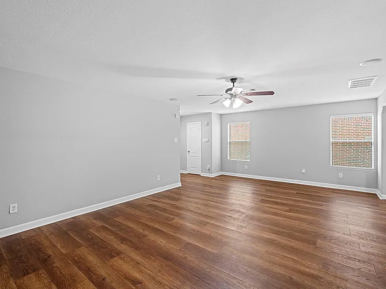 9002 Kerry Prairie Ln — Photo 3
