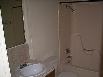 4th image of 228 Hold St APT 16