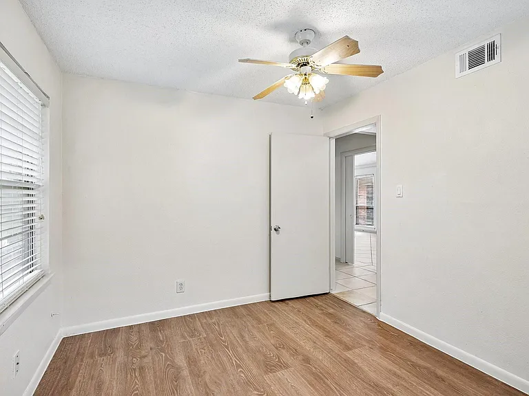 6401 Rowan Ln — Photo 14