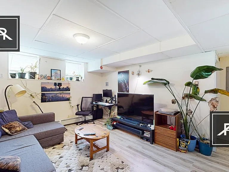17 Glenville Ave #B3 — Photo 8