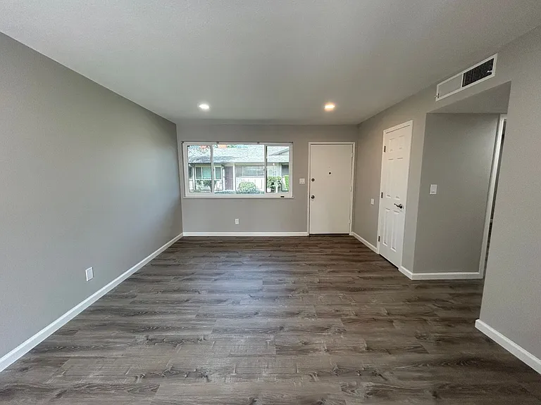 215 Floyd Ave #34 — Photo 4