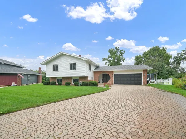1441 Holland Pl, Downers Grove, IL 60515