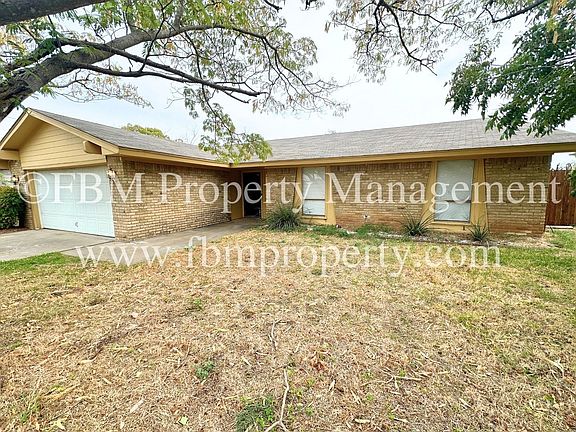 2nd image of 1708 Meadow Ln