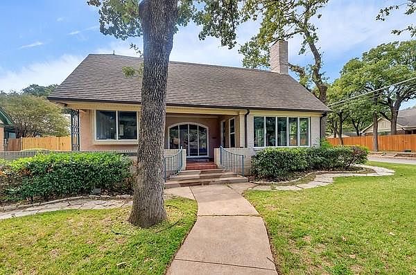 1st image of 2300 Honeysuckle Ave