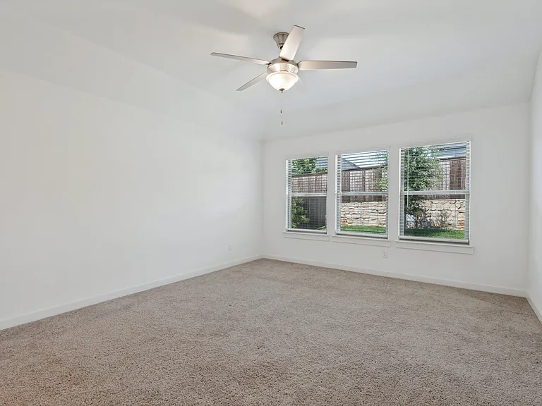 1806 Balfour Bnd — Photo 5