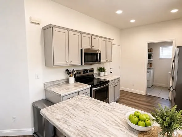 2647 E Riviera Dr — Photo 2
