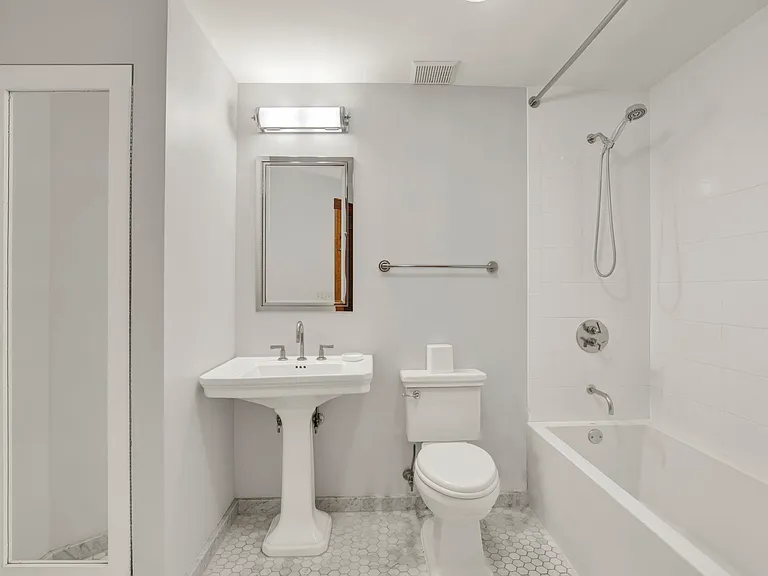 226 W Broughton St #2A — Photo 16