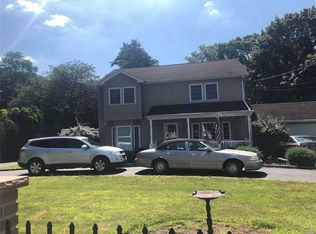 186 Old Country Rd, Deer Park, NY 11729