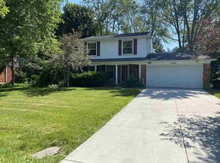 6861 Leslee Crest Dr, West Bloomfield, MI 48322