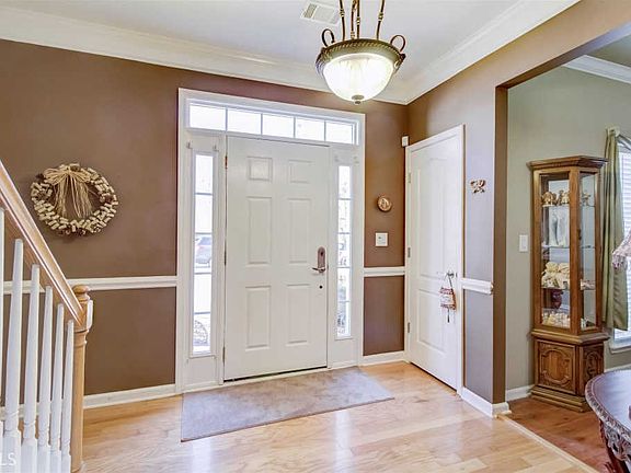 3rd image of 510 Beckenham Walk Dr