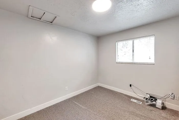 2151 W 300 North St — Photo 14
