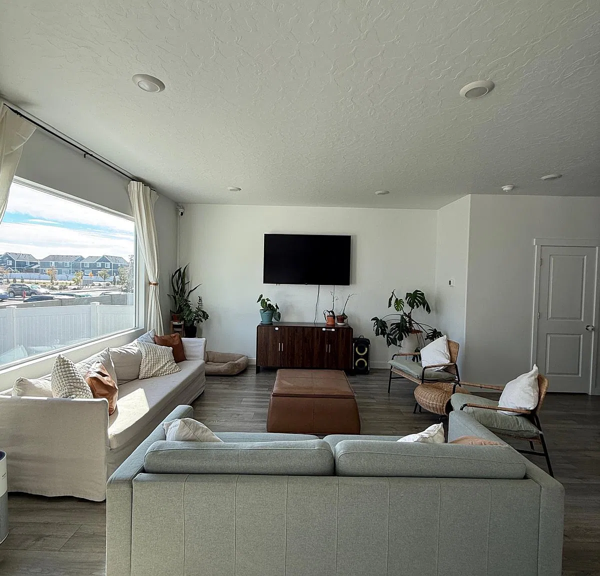 4 bed, 2.5 bath, 2000 sqft, $2,500 — Photo 3