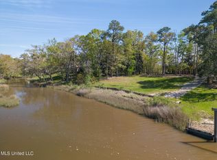 3013 Magnolia Ln, Ocean Springs, MS 39564