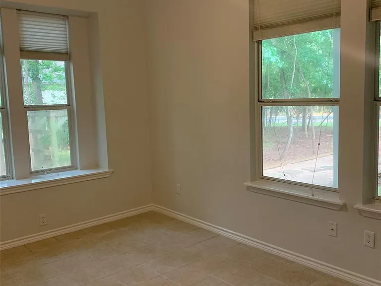11 Lords Cir — Photo 20