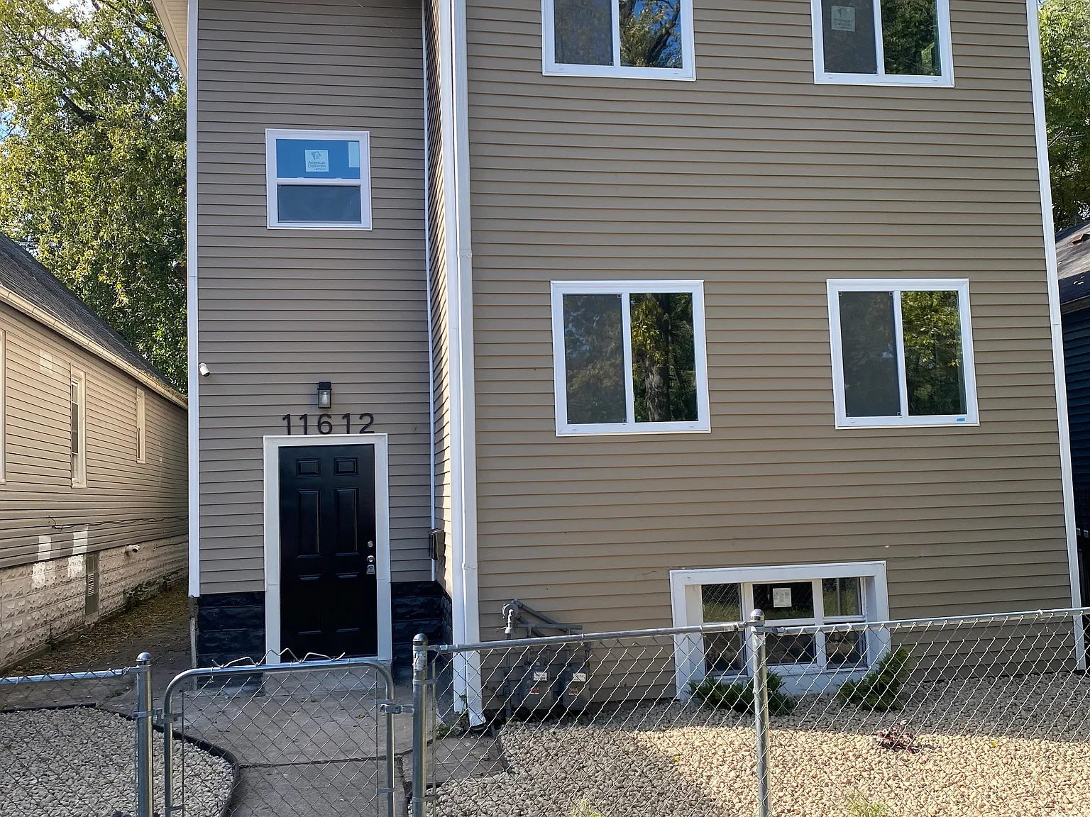 3 bed, 1200 sqft, $1,950 — Photo 1